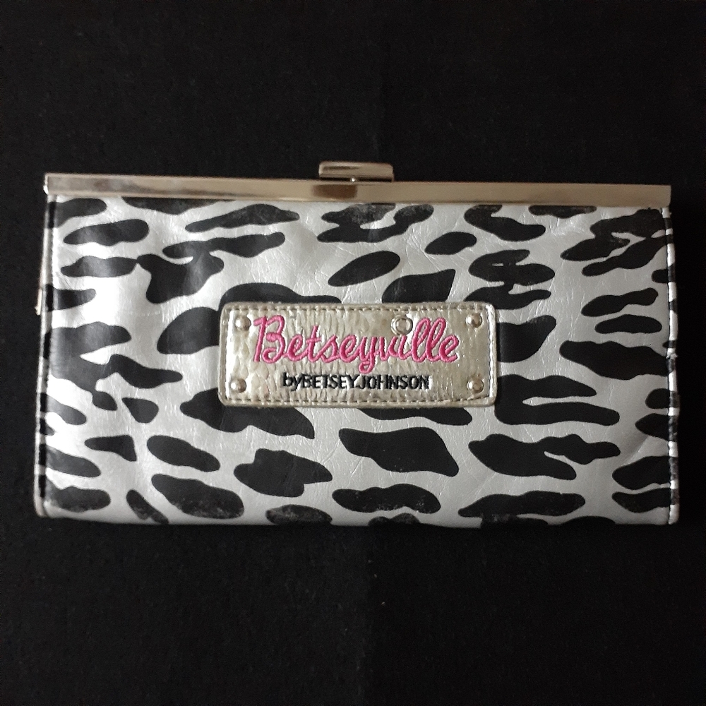 Betsey Johnson Betseyville clutch